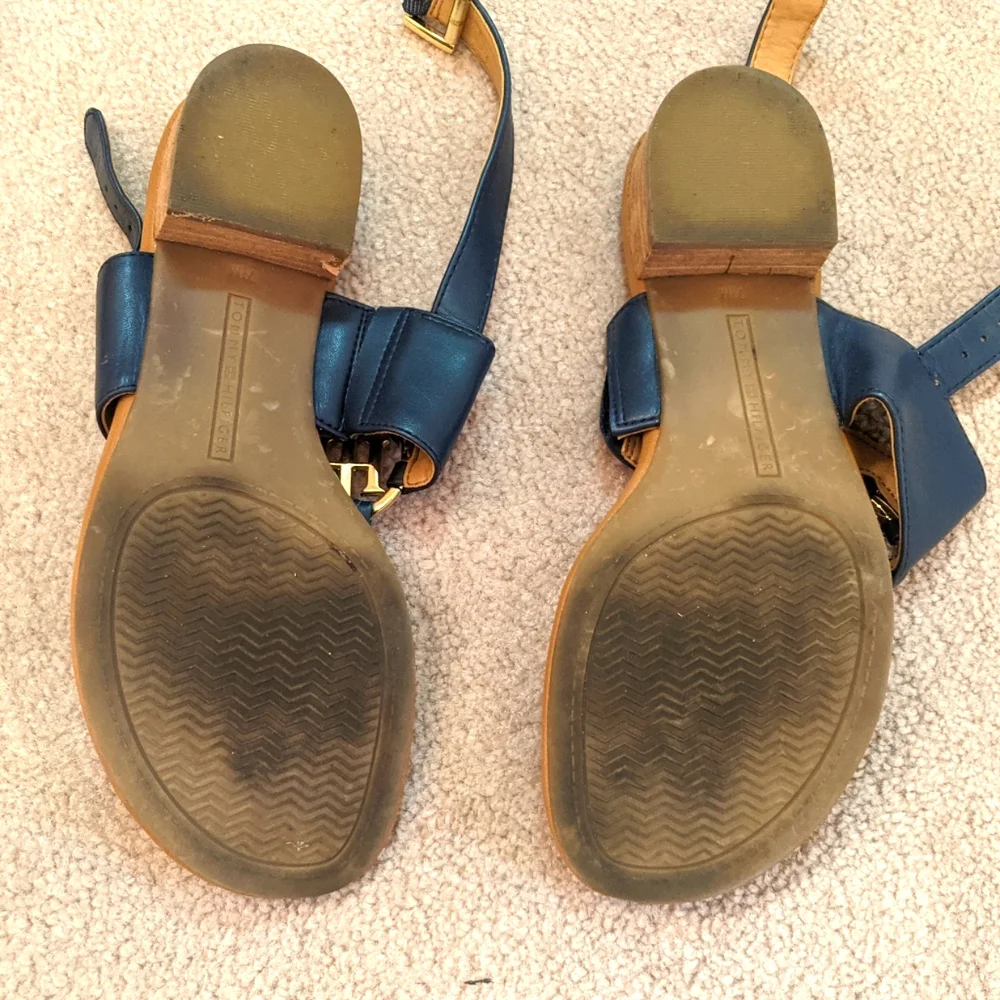 Tommy Hilfiger thong sandals, like new, worn twice, size 7 1/2 M